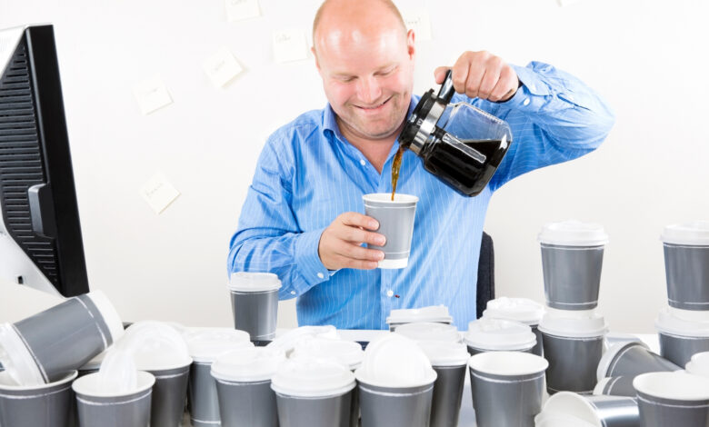 دراسات علمية تكشف عن تأثير الإفراط في تناول القهوة وعصائر الفاكهة والمشروبات الغازية على زيادة مخاطر السكتات الدماغية. موقع Arabesch - أخبار عربية في أوروبا