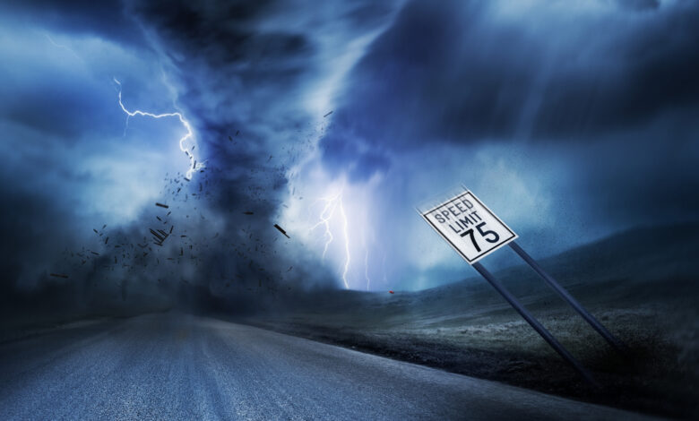 الرياح الشديدة في ساراسوتا تسبب في تحطم واجهات المباني الزجاجية على سواحل فلوريدا Arabesch - أخبار عربية في أوروبا