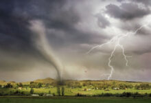 العاصفة كيرك تقترب من السويد: تحذيرات من رياح قوية وأمطار غزيرة. موقع Arabesch - أخبار عربية في أوروبا.